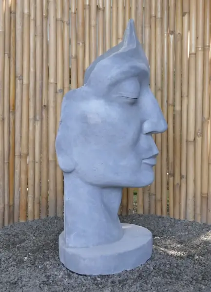 Artikelbild 11 des Artikels “Aras - Gesicht nach rechts schauend, 120 cm H | Steinguss “